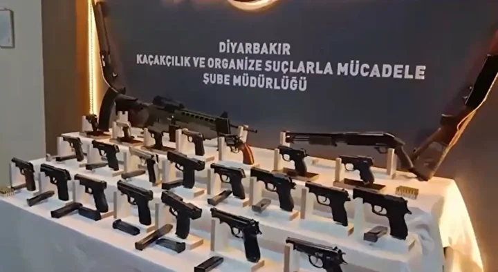 diyarbakir merkezli 13 vilayette silah kacakciligi operasyonunda 19 tutuklama 2 ypYIvLik