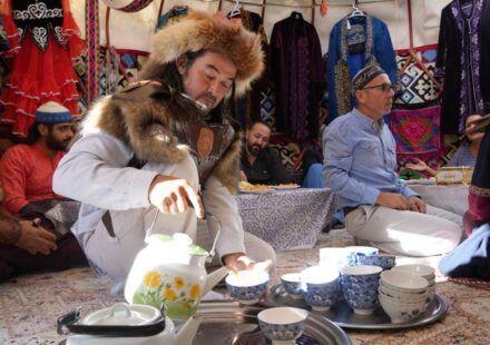 dogu turkistandan nigdeye uzanan yol altay koyunde kazaklar kulturlerini yasatiyor 3jPhupfR.jpg