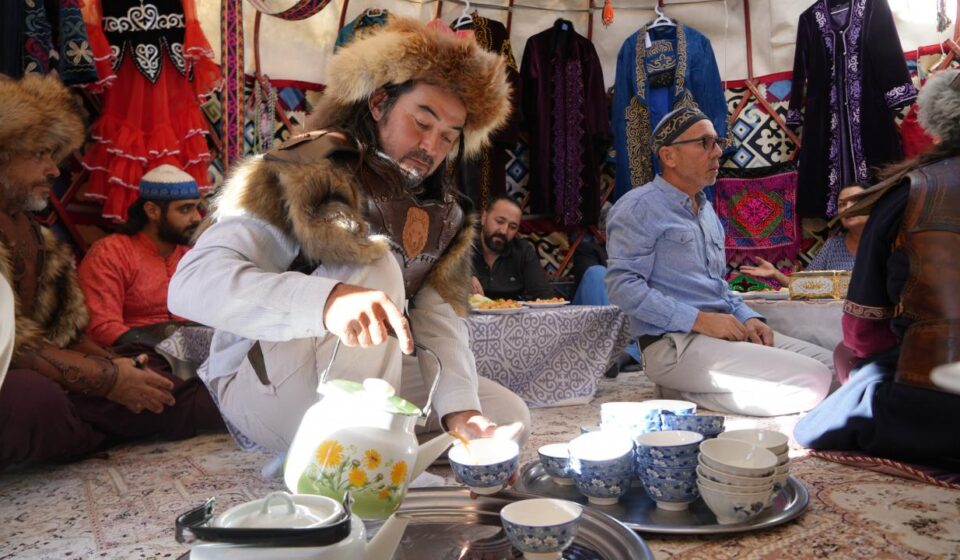 dogu turkistandan nigdeye uzanan yol altay koyunde kazaklar kulturlerini yasatiyor 3jPhupfR.jpg