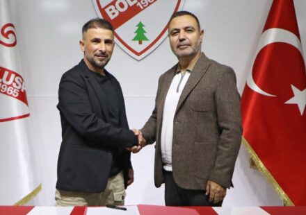 dortmundda nuri sahinin yardimcisiydi 1 lig grubunun basina gecti LwP6V5nw.jpg