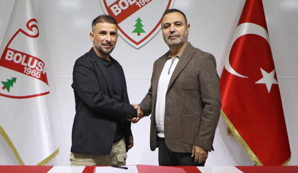 dortmundda nuri sahinin yardimcisiydi 1 lig grubunun basina gecti LwP6V5nw.jpg