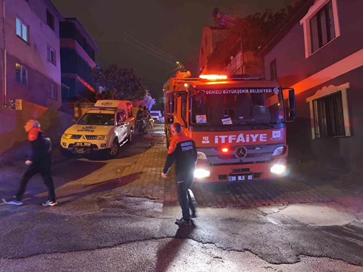 Düğün çerezi hazırlayan ailenin başına meskenin tavanı çöktü 11 dugun cerezi hazirlayan ailenin basina meskenin tavani coktu 10 Sv3TAh7q