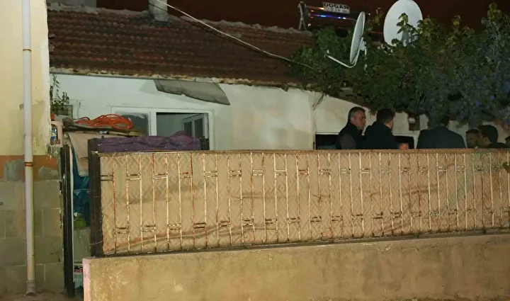 Düğün çerezi hazırlayan ailenin başına meskenin tavanı çöktü 13 dugun cerezi hazirlayan ailenin basina meskenin tavani coktu 12