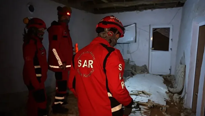 Düğün çerezi hazırlayan ailenin başına meskenin tavanı çöktü 3 dugun cerezi hazirlayan ailenin basina meskenin tavani coktu 2 tgkgjlr9