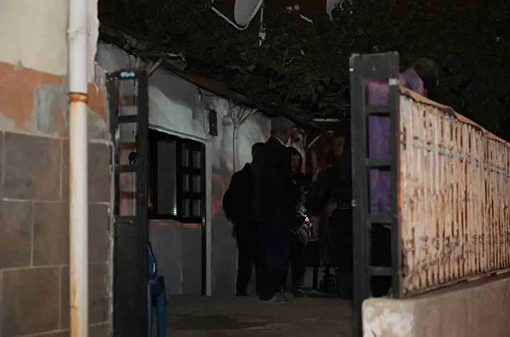Düğün çerezi hazırlayan ailenin başına meskenin tavanı çöktü 5 dugun cerezi hazirlayan ailenin basina meskenin tavani coktu 4 LEHuDkeZ