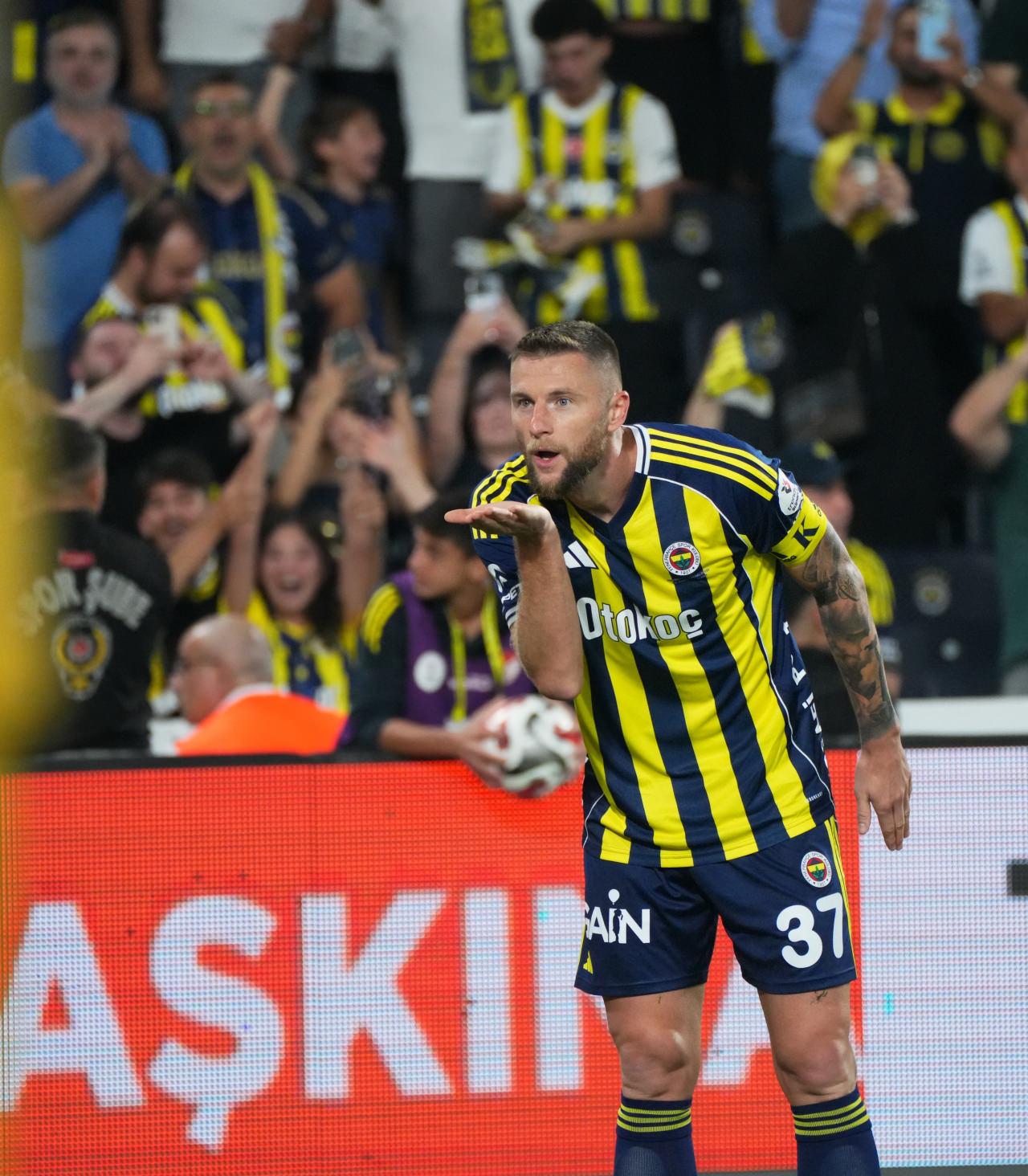 dunya devi fenerbahceli yildiza talip oldu idare kara kara dusunuyor 1 XuYn5aTn