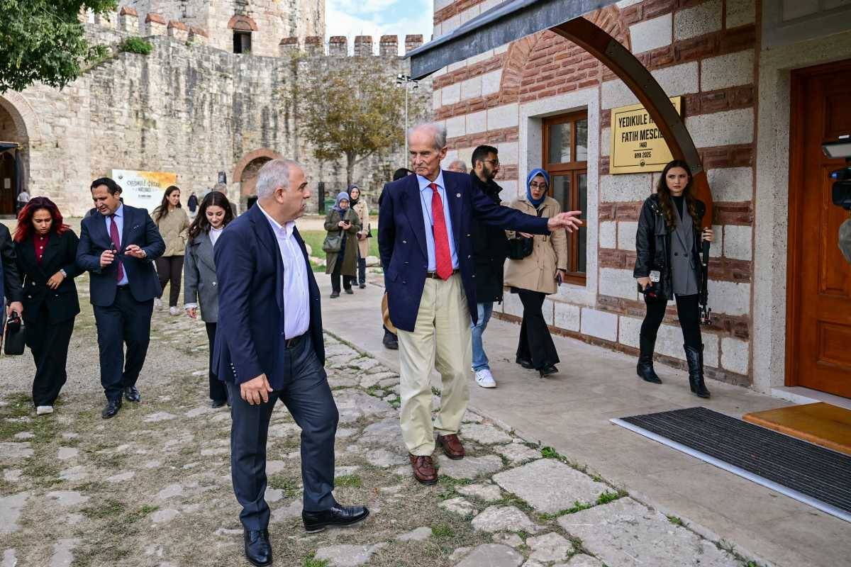 dunyaca unlu ismin babasi yedikuleye hapsedilmis kuran i kerime hayran kalmis 0 JSFYd8dm