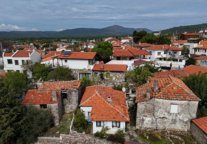 Dünyanın en düzgün turizm köyleri ortasında: Korkuluklarıyla ilgi görüyor 1 dunyanin en duzgun turizm koyleri ortasinda korkuluklariyla ilgi goruyor 0 dRd4riwb