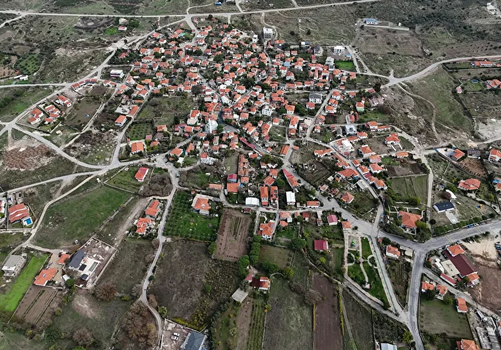Dünyanın en düzgün turizm köyleri ortasında: Korkuluklarıyla ilgi görüyor 12 dunyanin en duzgun turizm koyleri ortasinda korkuluklariyla ilgi goruyor 11 zvFPJnZO