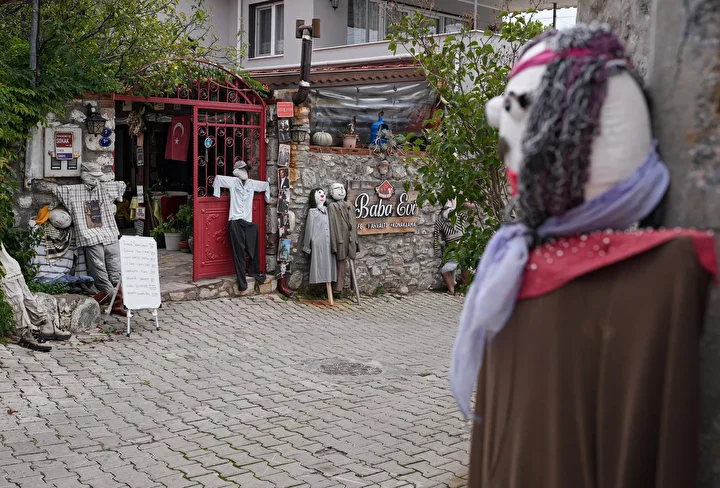 Dünyanın en düzgün turizm köyleri ortasında: Korkuluklarıyla ilgi görüyor 17 dunyanin en duzgun turizm koyleri ortasinda korkuluklariyla ilgi goruyor 16 aml1fPTv