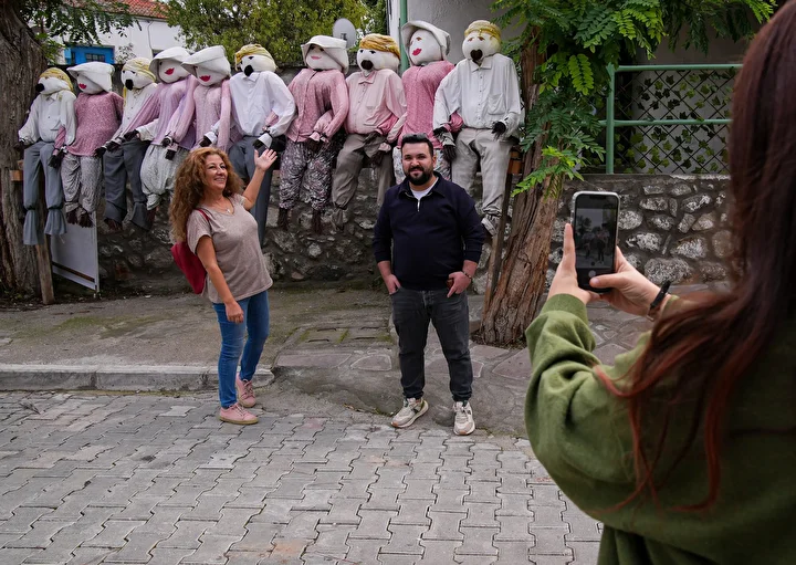 Dünyanın en düzgün turizm köyleri ortasında: Korkuluklarıyla ilgi görüyor 20 dunyanin en duzgun turizm koyleri ortasinda korkuluklariyla ilgi goruyor 19 6ku9c6VJ