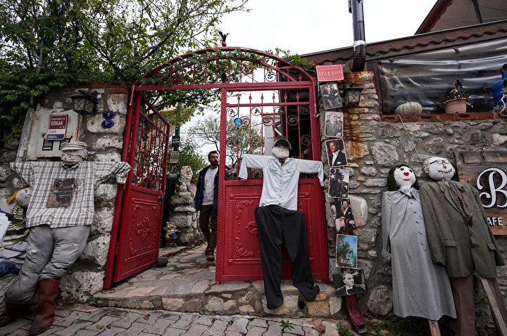 Dünyanın en düzgün turizm köyleri ortasında: Korkuluklarıyla ilgi görüyor 25 dunyanin en duzgun turizm koyleri ortasinda korkuluklariyla ilgi goruyor 24 mCRb6VL6