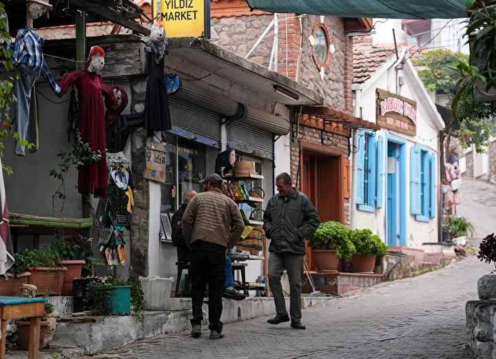 Dünyanın en düzgün turizm köyleri ortasında: Korkuluklarıyla ilgi görüyor 7 dunyanin en duzgun turizm koyleri ortasinda korkuluklariyla ilgi goruyor 6 l9nmP3Za