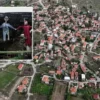 dunyanin en duzgun turizm koyleri ortasinda korkuluklariyla ilgi goruyor f6EVG6v4.webp
