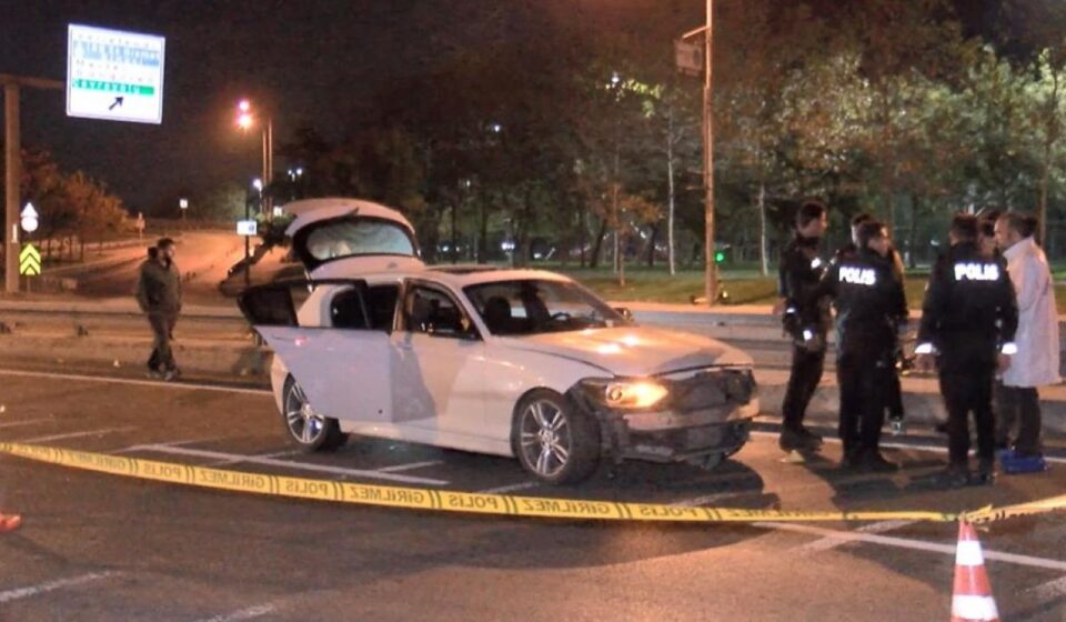 dur ihtarina uymadi 5 polis aracina carpti UGPQVJwB.jpg