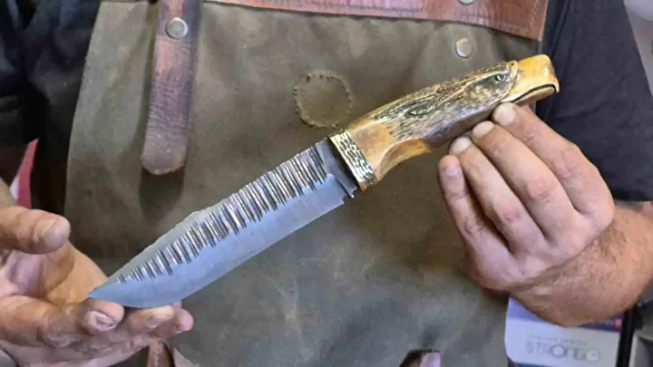 duzcede unescolu usta cirak bulamayinca sanatini kizina ogretmeye basladi cet yadigari icin atolyeye girdi OaKkcQFt
