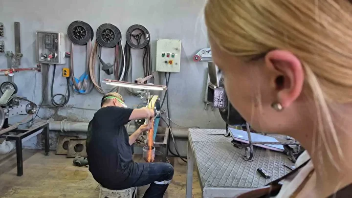duzcede unescolu usta cirak bulamayinca sanatini kizina ogretmeye basladi cet yadigari icin atolyeye girdi Y2UVjNkj