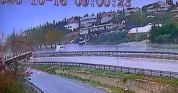 e 5te dehset dolu anlar seyir halindeki iett yoldan cikti 2 EdROhJuH