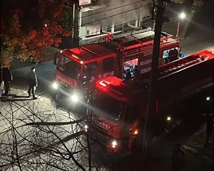 Edirne’de pastanede yangın paniği: Mahalleli sokağa döküldü 2 edirnede pastanede yangin panigi mahalleli sokaga dokuldu 1 6Lr226F3