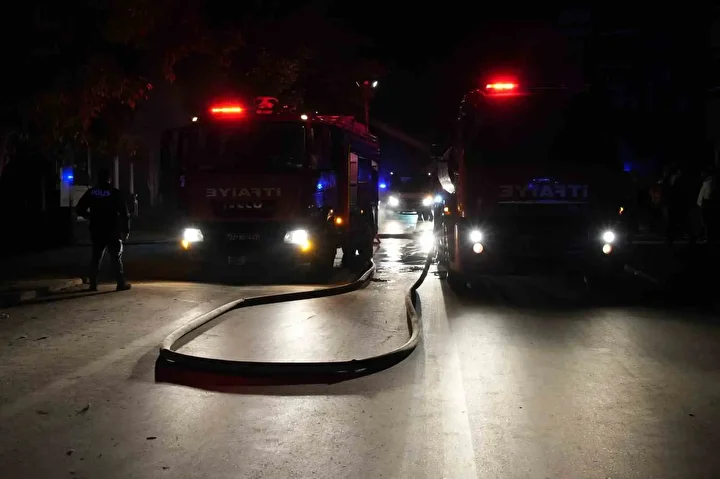 Edirne’de pastanede yangın paniği: Mahalleli sokağa döküldü 7 edirnede pastanede yangin panigi mahalleli sokaga dokuldu 6 NsuFZReJ