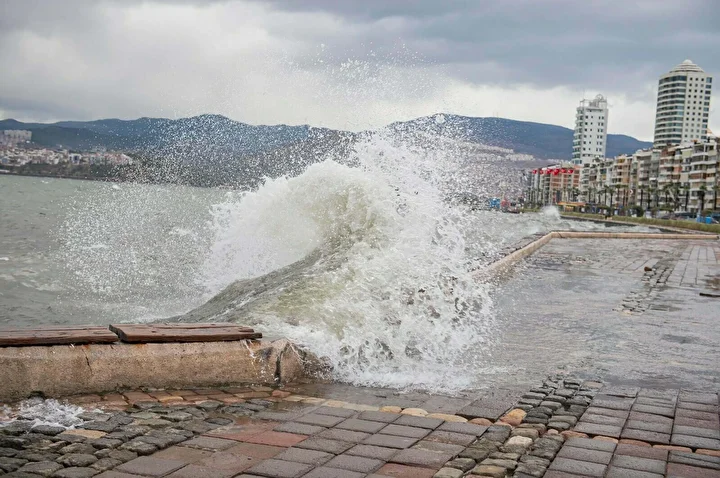 Ege Denizi'nin kuzeyi ve İzmir için 'fırtına' uyarısı yapıldı 2 ege denizinin kuzeyi ve izmir icin firtina uyarisi yapildi 1 5bbwfcUq