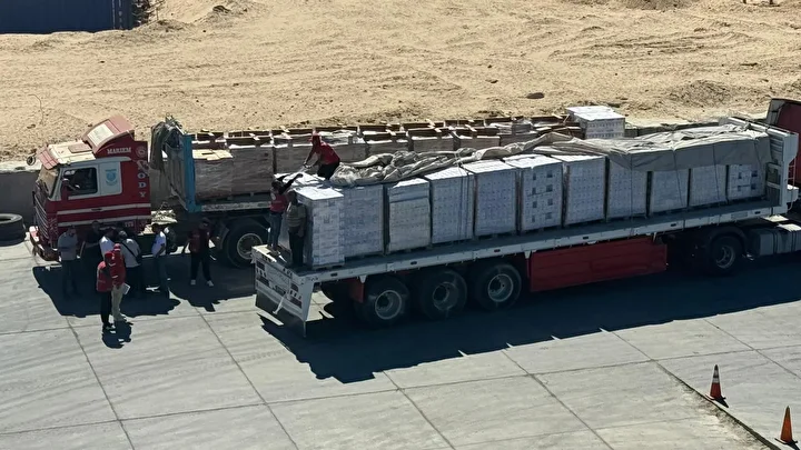 El-Ariş Limanı'na ulaşan 17. 'İyilik Gemisi'nden yardım gereçlerinin indirilmesi sürüyor 4 el aris limanina ulasan 17 iyilik gemisinden yardim gereclerinin indirilmesi suruyor 3 yekyha9D