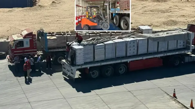 El-Ariş Limanı’na ulaşan 17. ‘İyilik Gemisi’nden yardım gereçlerinin indirilmesi sürüyor el aris limanina ulasan 17 iyilik gemisinden yardim gereclerinin indirilmesi suruyor wd4VrLHk.webp