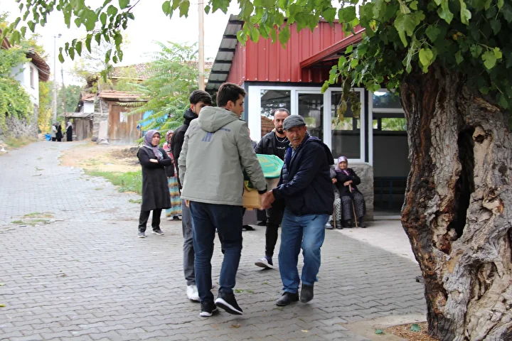 eski esinin oldurdugu ilknur topraga verildi 3 GW6vKqu5