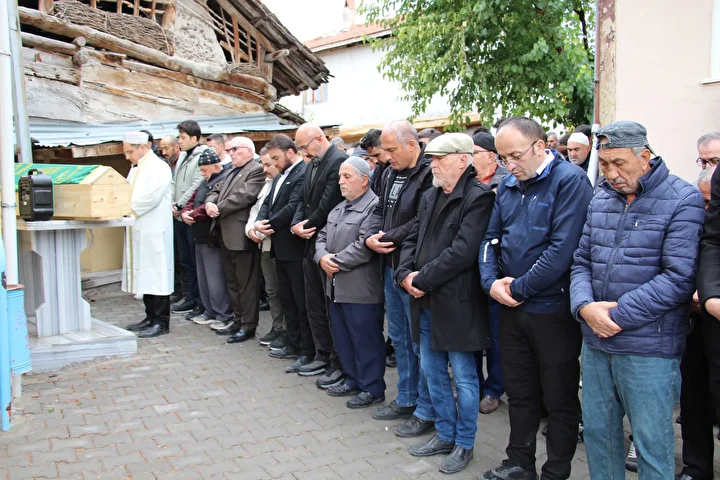 eski esinin oldurdugu ilknur topraga verildi 4