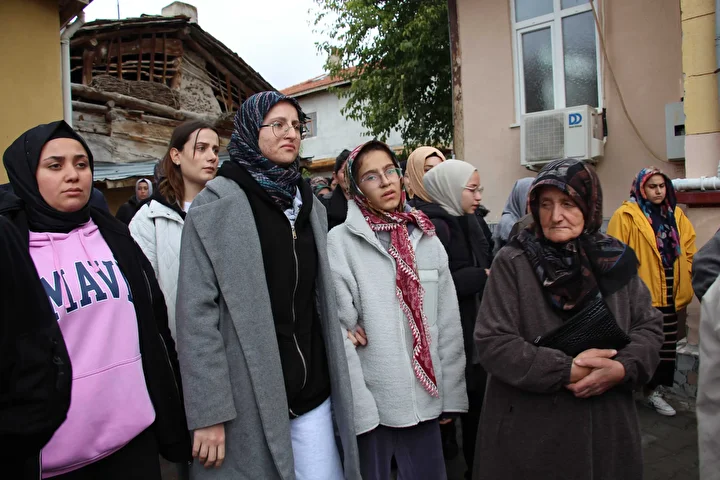 eski esinin oldurdugu ilknur topraga verildi 7 LMWEVFAC