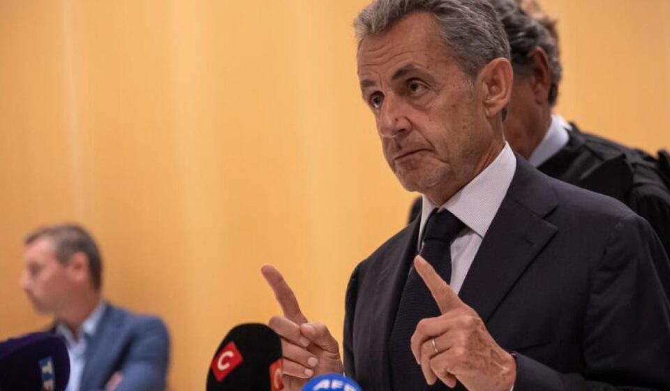 Eski Fransız Cumhurbaşkanı Sarkozy cezaevine girecek eski fransiz cumhurbaskani sarkozy cezaevine girecek Mb2TU8Zg.jpg