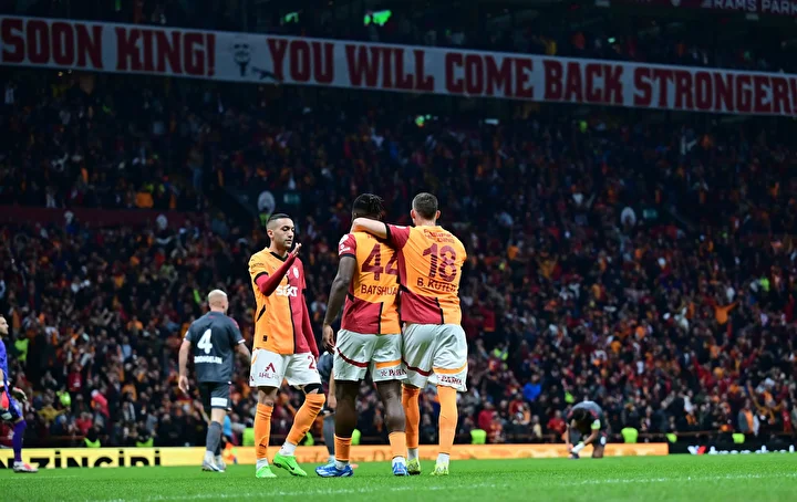 Eski Galatasaraylı yıldızın piyasa bedeli tabanı gördü 3 eski galatasarayli yildizin piyasa bedeli tabani gordu 2 sdkyc34f