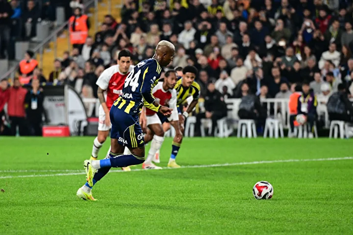 Eski hakem Fenerbahçe'nin kazandığı penaltıyı değerlendirdi! "Enteresan" 4 eski hakem fenerbahcenin kazandigi penaltiyi degerlendirdi enteresan 3 APNfpurB