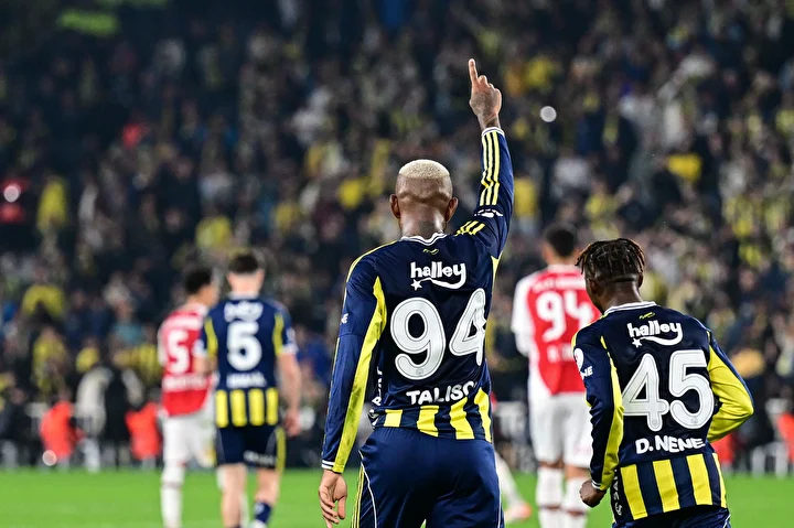 Eski hakem Fenerbahçe'nin kazandığı penaltıyı değerlendirdi! "Enteresan" 5 eski hakem fenerbahcenin kazandigi penaltiyi degerlendirdi enteresan 4