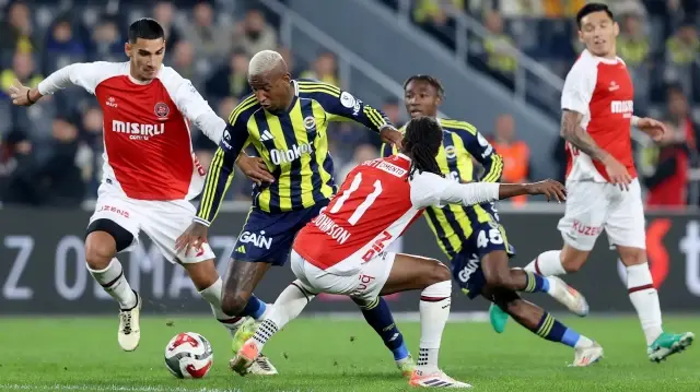 Eski hakem Fenerbahçe’nin kazandığı penaltıyı değerlendirdi! “Enteresan” eski hakem fenerbahcenin kazandigi penaltiyi degerlendirdi enteresan 5MOWiXBc.webp