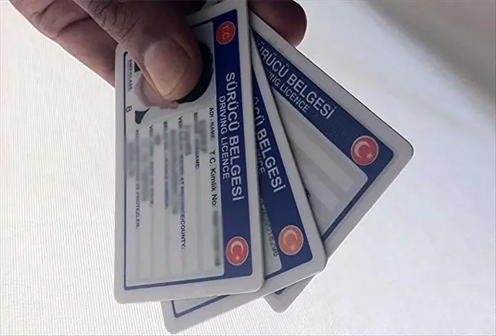 Eski tip ehliyetlerin yenilenmesi için son günler: Fiyat 15 liradan 7 bin 438 liraya çıkacak 1 eski tip ehliyetlerin yenilenmesi icin son gunler fiyat 15 liradan 7 bin 438 liraya EuGpRyns