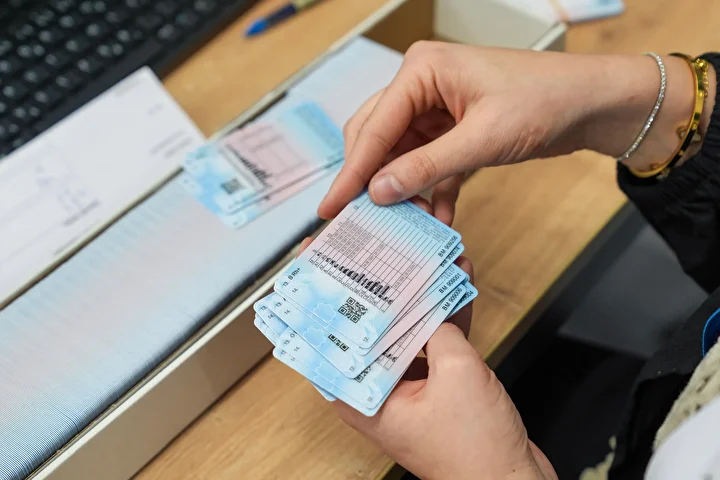 Eski tip ehliyetlerin yenilenmesi için son günler: Fiyat 15 liradan 7 bin 438 liraya çıkacak 2 eski tip ehliyetlerin yenilenmesi icin son gunler fiyat 15 liradan 7 bin 438 liraya Ub5ftnmS