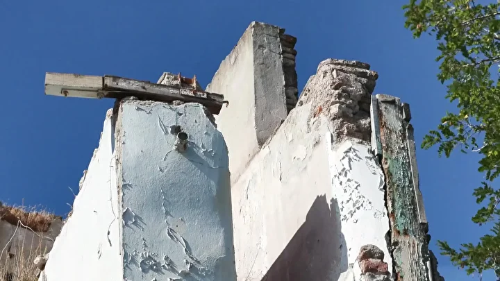 Fatih'te surların üzerindeki kaçak yapı huzursuz ediyor: En ufak fırtınada kesimler düşüyor 6 fatihte surlarin uzerindeki kacak yapi huzursuz ediyor en ufak firtinada kesimler dusuyor 5 2P7S838g