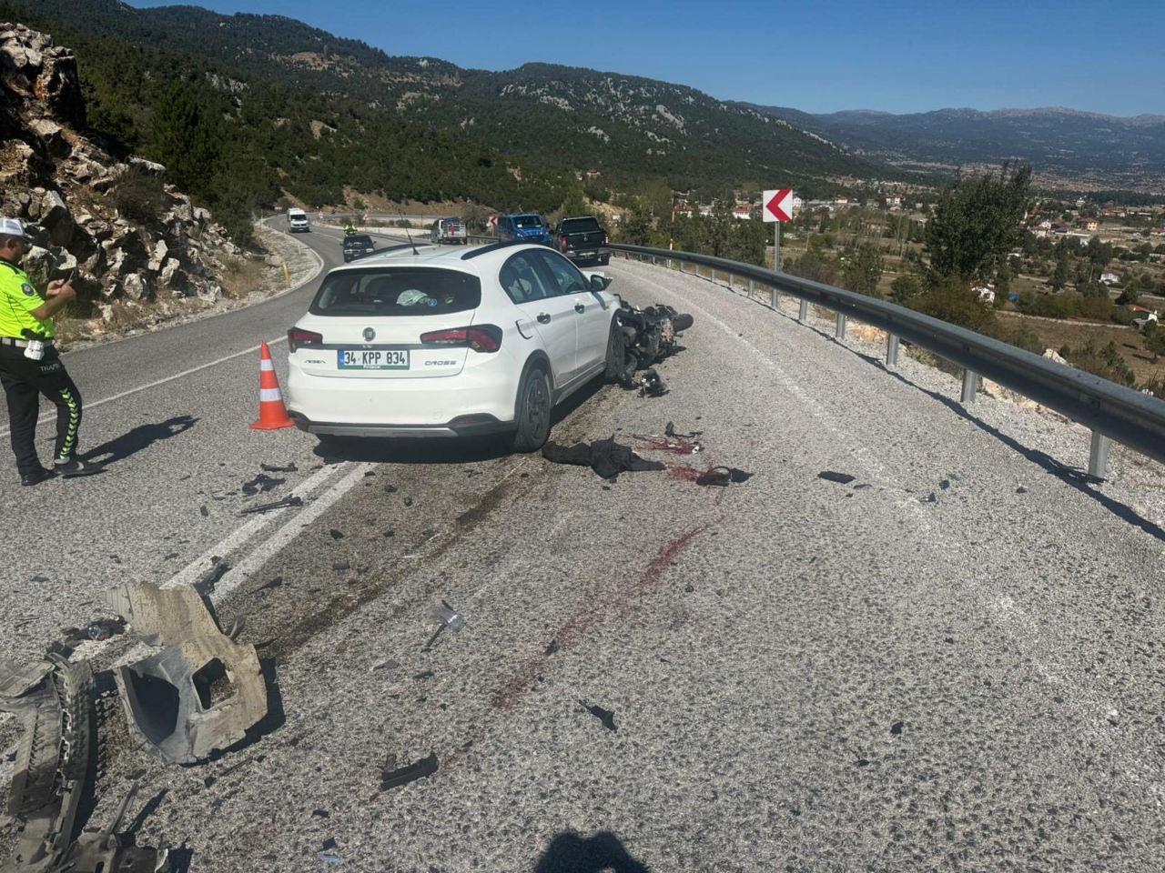 feci kaza arabanin altina giren motosikletli hayatini kaybetti 0 7M8UmPz5