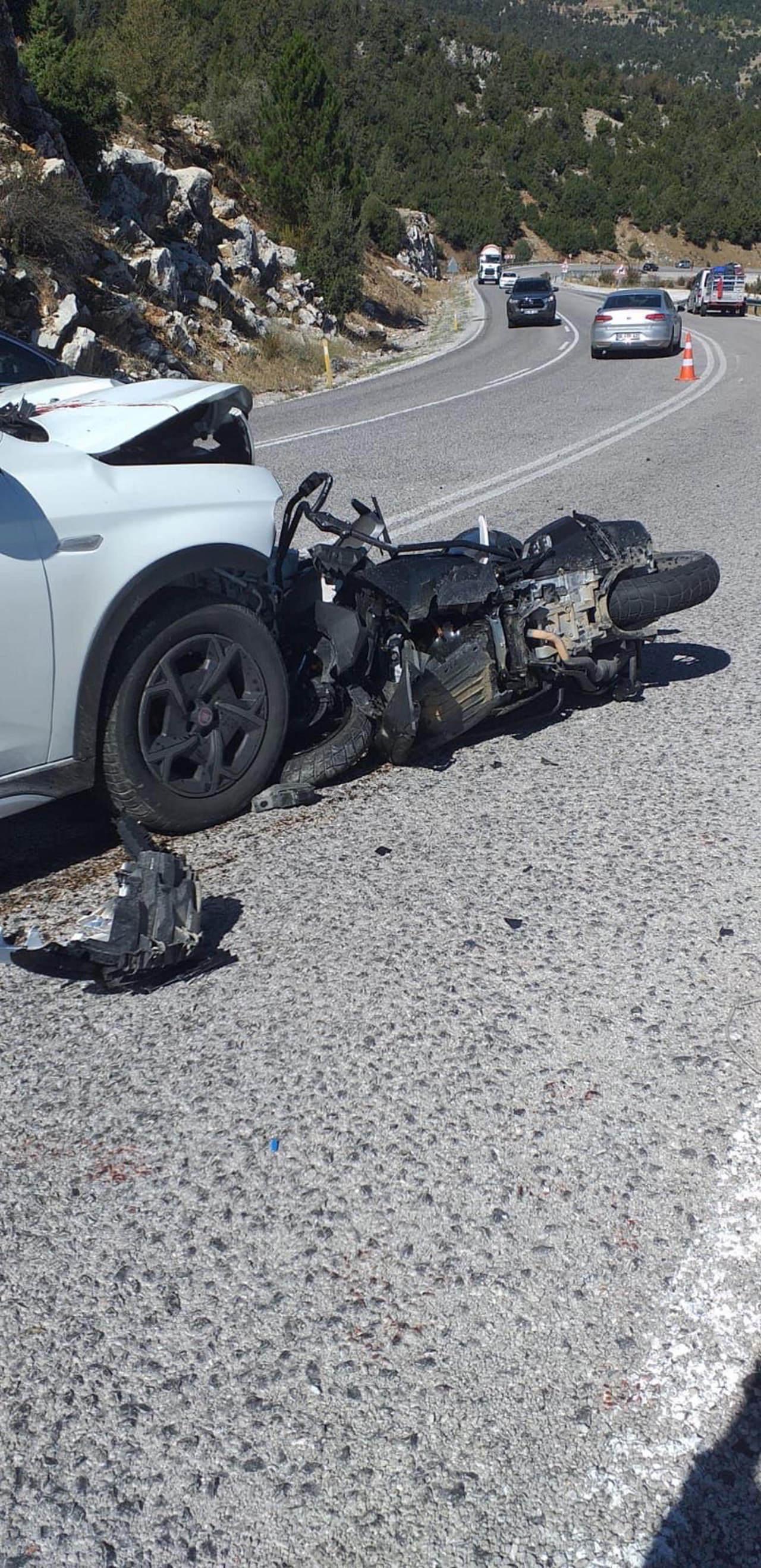 feci kaza arabanin altina giren motosikletli hayatini kaybetti 1 QyZjmVM4
