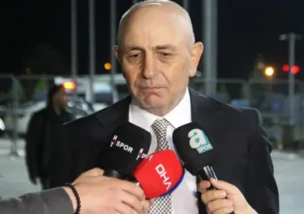 Fenerbahçe – Karagümrük maçına damga vuran an: Devre ortasında stadı terk etti fenerbahce karagumruk macina damga vuran an devre ortasinda stadi terk etti qqPWhfYh.webp