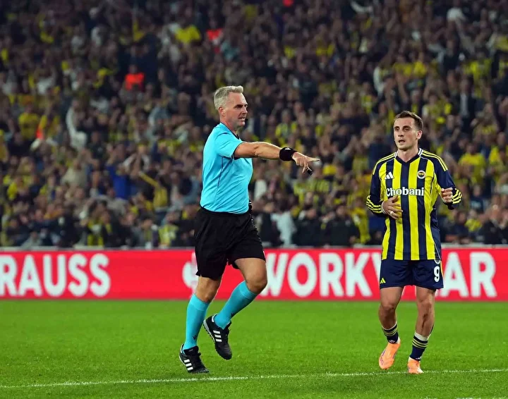 fenerbahce stuttgart macinin hakemi sac bas yoldurmustu surpriz ayrinti ortaya cikti 4