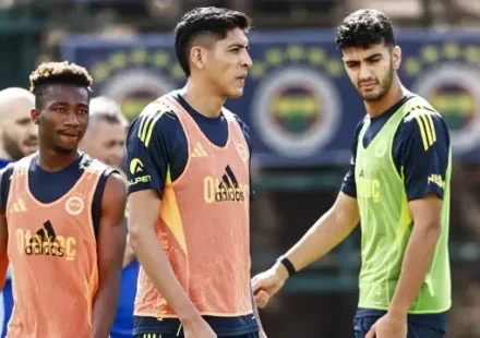 Fenerbahçe’de 2 oyuncu takım dışı bırakıldı: Ekip arkadaşı çarpıcı paylaşım yaptı fenerbahcede 2 oyuncu takim disi birakildi ekip arkadasi carpici paylasim yapti GtczmKR9.webp