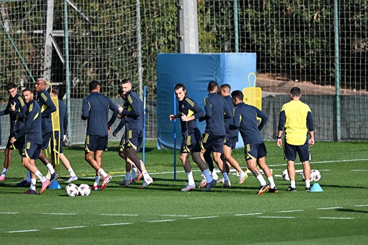 Fenerbahçe'de kayıp aranıyor! En son 5 ay evvel oynamıştı devre ortasında yolcu 1 fenerbahcede kayip araniyor en son 5 ay evvel oynamisti devre ortasinda yolcu 0 XOF4JMkn
