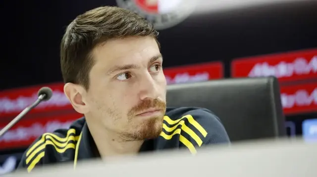 fenerbahcede mert hakana buyuk sok gormek istemiyoruz 33MvlCbw.webp
