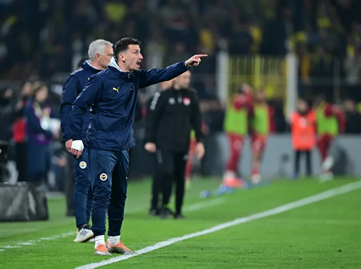 fenerbahcede mert hakana buyuk sok gormek istemiyoruz 4 Fnzk2EdB
