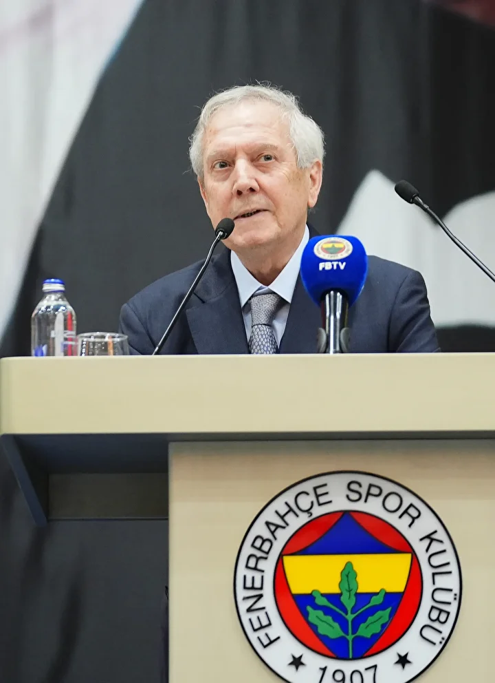 fenerbahcede ortalik karisti salondan cikarildilar 2 C9ZKgzkR