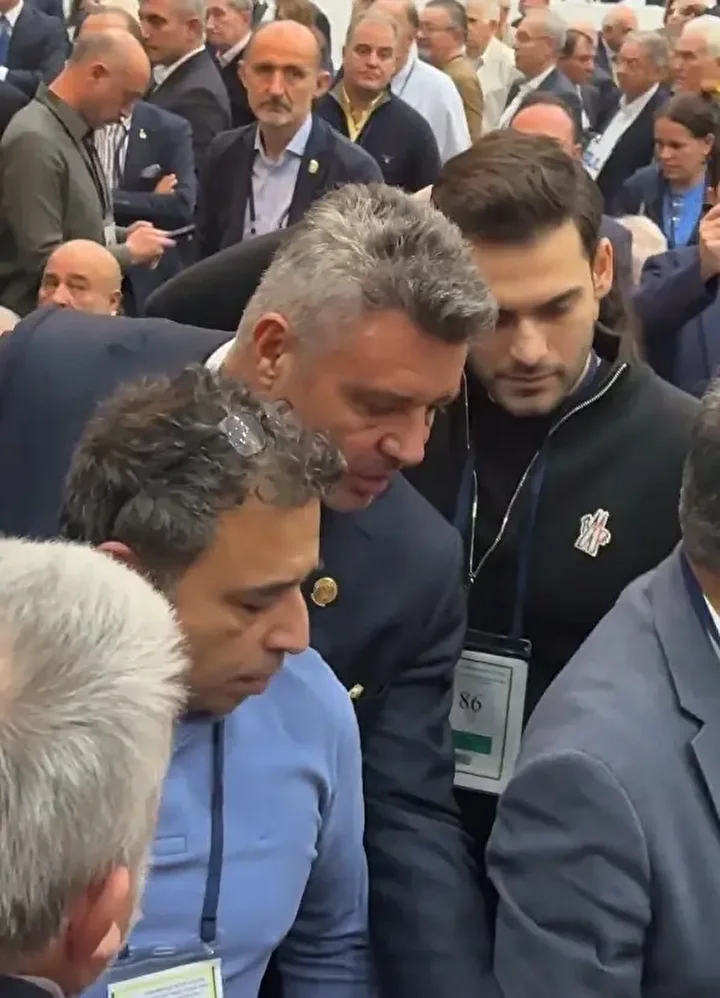 fenerbahcede ortalik karisti salondan cikarildilar 6