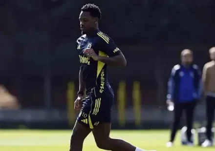 fenerbahcede stuttgart maci oncesi flas jhon duran gelismesi takimda yer alacak mi eXb2dXlr.webp