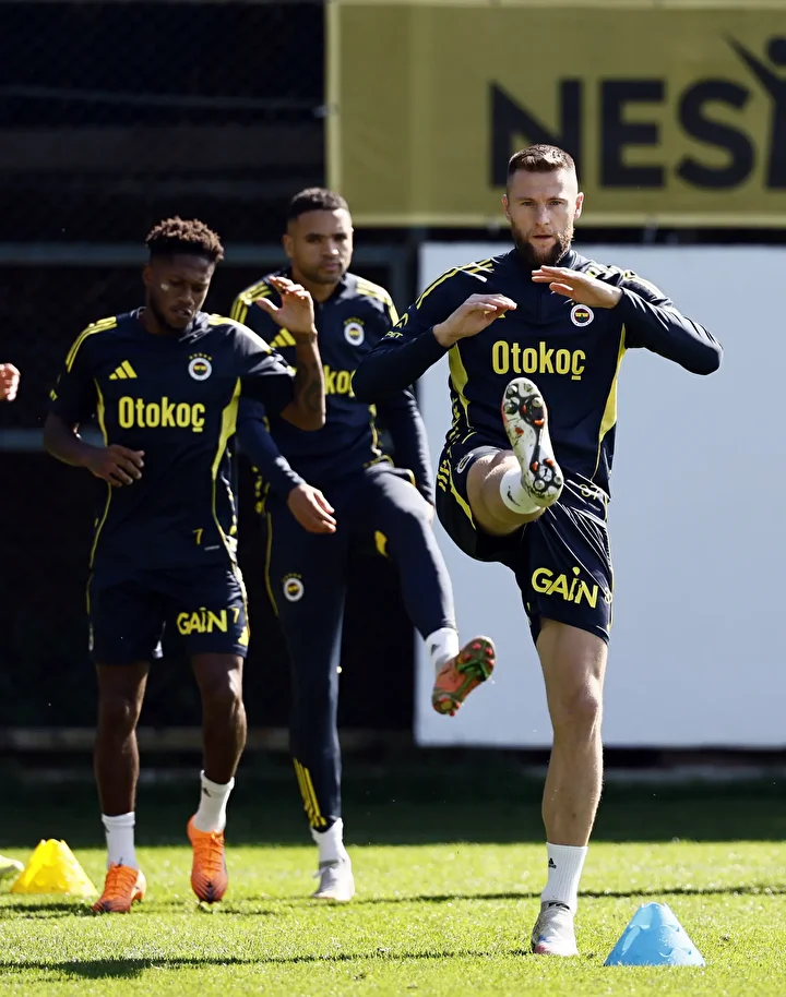 fenerbahcede stuttgart maci oncesinde 4 eksik forma giyemeyecekler 1 K5aVKFuW